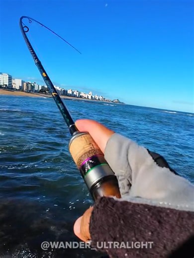 ✅ Vídeo novo no canal!!! Link no meu perfil. 📽️ CADA ARREMESSO UM PEIXE... A ISQUINHA SUCESSO DA PRAIA! #wanderultralight #pescaria #pescaultralight #iscasartificiais #fishing