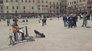 1K views · 68 reactions | As you can see at the end of the video, the police stopped me after half an hour. I expected it, but I just couldn't resist the temptation to play in such a big place. :-D Marga Fernandez caught it all on camera. You can watch all episodes of our weekly television program here: https://www.youtube.com/watch?v=mYJqinlDSbA&list=PL3PEQXpmh1U0rSyU23m_lv9XM5AQ3Nt46 | Markus K | Facebook