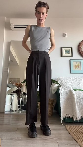 Stylish Transition: Uniqlo Wide Leg Pleated Pant Try-On