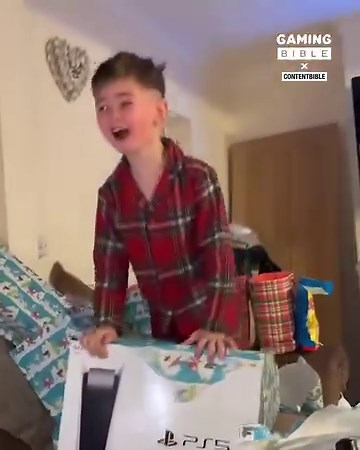 The pure joy of opening a PS5 on Christmas morning 🌲 | GAMINGbible