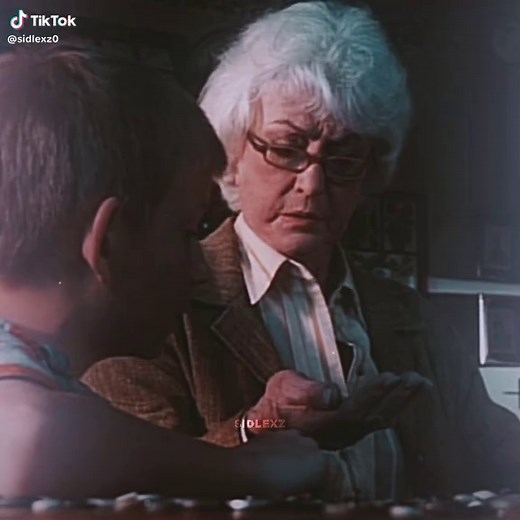 Emotional Tribute to Bea Arthur and Malcolm in the Middle