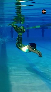 3.6K views · 14 reactions | 隆‍♀️La nage-sirène, vous connaissez ? Il ne s'agit pas seulement d'enfiler un costume et de reproduire l'ondulation d'un dauphin. C'est un sport très physique en apnée. Pour Marine Carrère, l'amour de la mer l'a fait plonger dans les fonds de cette discipline. Nage Sirène Pays Basque Miss Mermaid France #mermaid #piscine | France 3 Pays de la Loire | Facebook