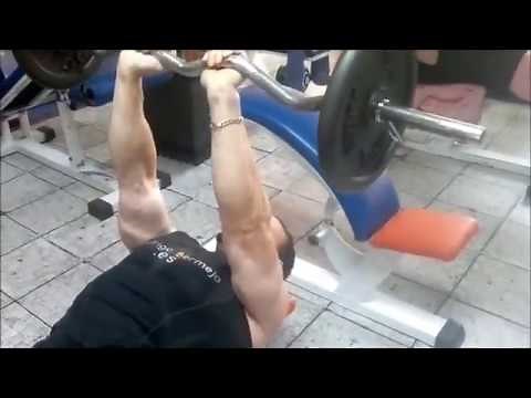 Press frances (con barra z) tumbado en banco plano - ejercicios de triceps