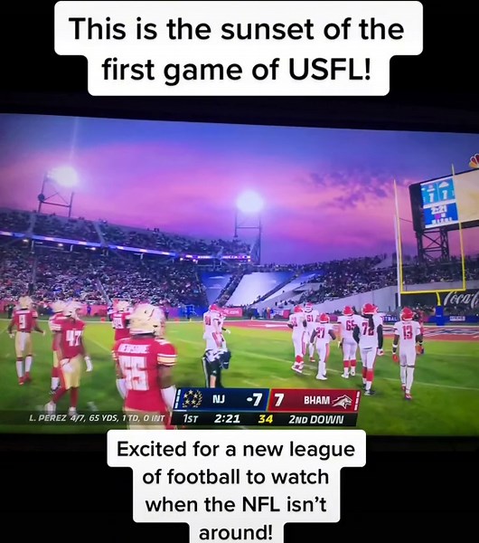 What team are you for? #usfl #theusfl #nfl #football #xfl #springleague #nflfootball #fyp #foryou #foryoupage #fypdoesntwork #trending #viral #sports #sunset #footballtiktok #gametime #usflfootball #newjerseygenerals #usfl01 #usfl02 #usfl03 #trend #follow @usfl