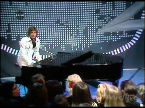 Barry Manilow - Trying To Get The Feeling (Live @TOTP in May 1976)