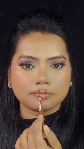 How to apply lipstick for beginners #makeuptutorial #lipstick #makeup #makeupartist #viral