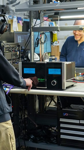 💪 McIntosh Laboratory Inc. MC252 Stereo Power Amplifier 💪 #FreshArrivals "The shallow depth of the MC252 makes it a snap to install in popular standard size cabinets or shelving. With 250 watts per channel at 0.005% maximum distortion across the entire audio spectrum, the MC252 delivers lots of clean power. " - McIntosh #mcintosh #mcintoshamplifier #hifiamplifier #highendamplifier #audiophiledreams #hifiaudio #highendaudio #tmraudio #themusicroom | The Music Room