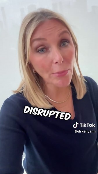 Your circadian rhythm (your body’s internal clock) controls your sleep cycle, energy levels, hormones, metabolism, and focus. When it gets disrupted by stress, poor sleep, travel, or seasonal changes… you can feel fatigued, foggy, bloated, and out of sync. Here are 3 simple circadian rhythm reset tips I use to restore energy, balance hormones, and improve sleep: 1. Morning sunlight exposure (natural light therapy) Get 10–20 minutes of sunlight within 30 minutes of waking. This helps regulate you