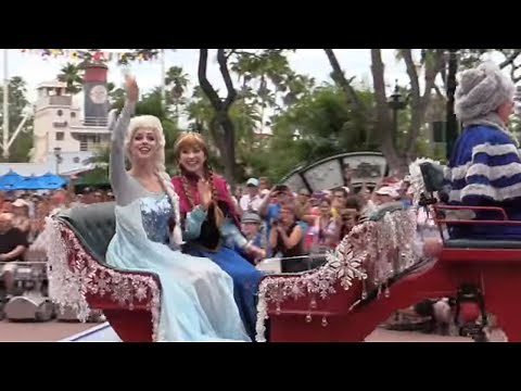 Frozen Royal Welcome show, parade, sing-along with Anna, Elsa, Kristoff, Olaf at Walt Disney World