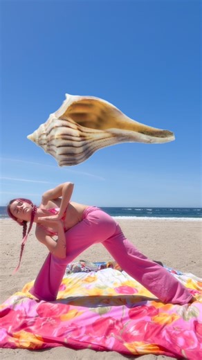 #shell #yoga 🐚🧘🏼‍♀️🤸🏼‍♀️ #beach