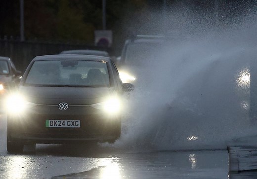 Storm Benjamin hits London with heavy rain and strong gusts