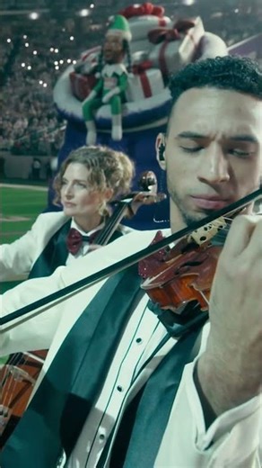 Snoop Dogg with a Christmas twist! 🎄 ‪@Netflix‬ | NFL UK & Ireland