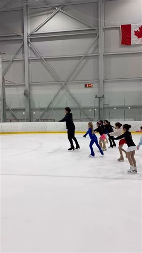 The sweetest group learning the Dutch Waltz together. Great to have you back leading our pack, Coach Mackenzie! #ipfsc #dutchwaltz @mack_mah | Ice Palace Figure Skating Club