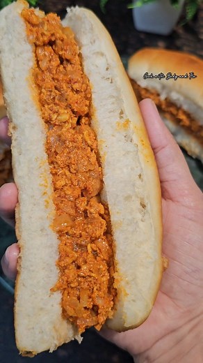 Chicken Kheema Hot Dogs 🌭🌭🌭 Ingredients: Grind to paste ⬇️ 20 Garlic Cloves 2 & 1/2inch Ginger 3 Green Chillies 10 Kashmiri Red Chillies 10 Black Pepper Corns 5 Green Cardamoms 2 Cinnamon Sticks 3 Cloves 1/2tsp Turmeric Powder 1tbsp Cumin Seeds Water as required to grind smooth paste. For Kheema filling 1/2 Cup Oil 1/2kg Onions Salt as per taste 1/2 Cup Water 1/2kg Chicken Kheema 1/2tbsp Sugar 5tbsp Brown Vinegar or as per your taste 1/2tsp Chicken Powder Method: 1. Grind to smooth paste all 