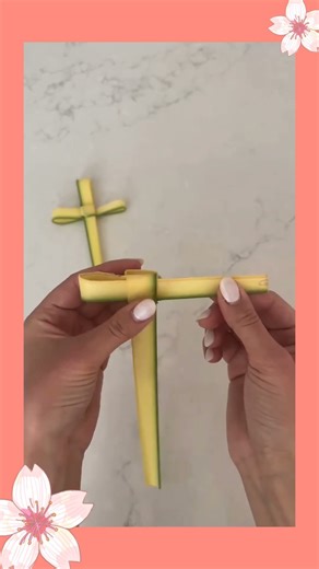 Simple way to make a cross out of palms 🌿