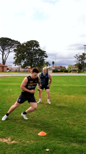 Acceleration & Deceleration Relationship An athlete’s ability to absorb force and decelerate is hugely related to their ability to accelerate or reaccelerate. For field sport athletes, speed rarely comes from a static start which track athletes are used to. Most of the time it will come from some form of altered style running whether that be from a rolling start, back pedal or crossover style movement. This is why we use multiple starting options they can be used to improve the relationship betw