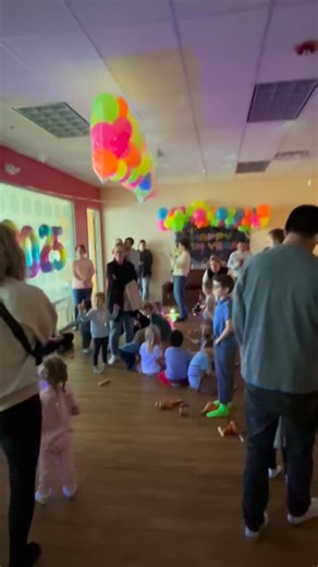 We created an 8AM New Year’s Eve party for babies and toddlers after lots of requests for earlier events. A few families have already signed up (yay!), and there’s still plenty of room if this sounds like your kind of morning. It’s fun, age-appropriate, and designed for our earliest risers — because let’s be real, they’re up anyway 👶☕✨ We’re excited to see how this one goes and would love to make early events a regular thing if families enjoy them! | The Busy Bee Play Cafe