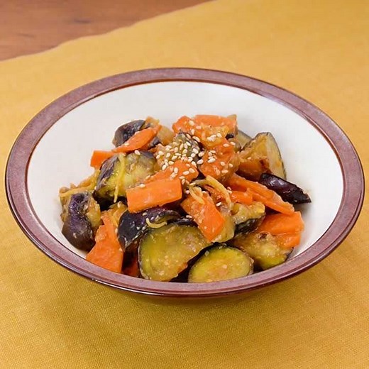 じゅわっとおいしい♪ なすとにんじんの味噌炒めのレシピ動画・作り方 | デリッシュキッチン
