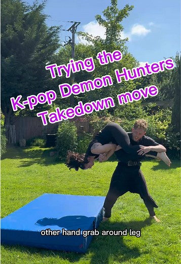 Attempting the KPDH throw with @David the Arrow Bard Credit to hoogie.boogie on insta who’s amazing! #kpdh #stunt #husbandandwife #challenge