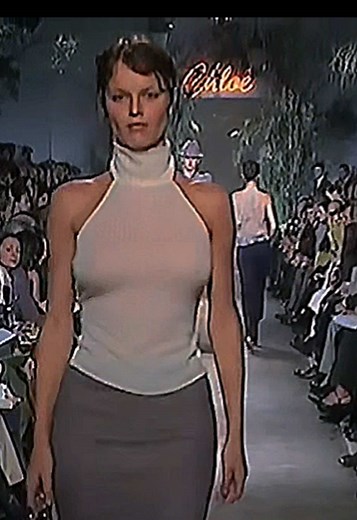 CHLOE - fall 1999🍥 #fashiontiktok #phonk #evaherzigova #chloe #trend #runway #catwalk #fashion90s #modeling90s #models #supermodels #model #fashion90s #fashion