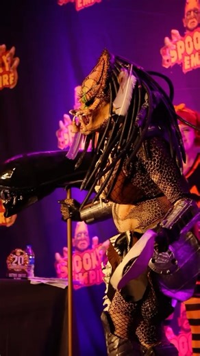 Predator while Aliens head at Spooky Empire 2023! #spookyempire #predator #alien #cosplay | Freaks of Halloween Horror Nights