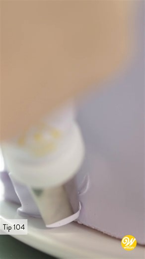 3 ways to use petal tip 104: it's perfect for piping large blooming flowers, petals or waves. 🎂🌺 What's your favorite way to use this tip? | Wilton Cake Decorating