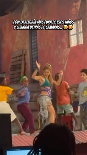 SO SWEET! 🥹 Shaki bailando con los niños⁠ #Shakira #Shorts #DaiDai