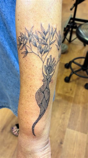 Custom design by me for a beautiful client today ! #tattooartist #aboriginalartist #aboriginaltattooart