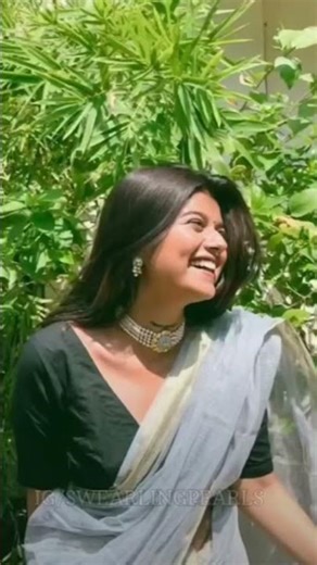 pose to spice up your saree look:⁠,◉⁠‿⁠◉ ❤️🦋