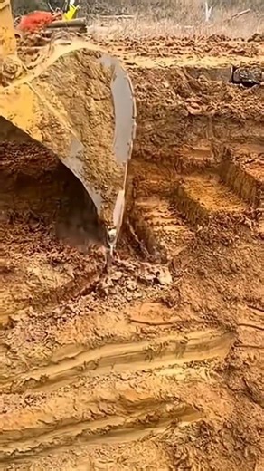 Making A Ladder Using An Excavator 🚜🪜