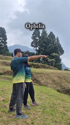 Arisauna Pahlevi on Instagram: "Ophelia jadi contoh kisah tragis karena banyaknya manipulasi orang sekitar di kehidupannya.. Semoga kita semua stay waras ditengah gempuran fitnah akhir zaman.. #ophelia #opheliatrend #taylorswift #trailrunner #running"