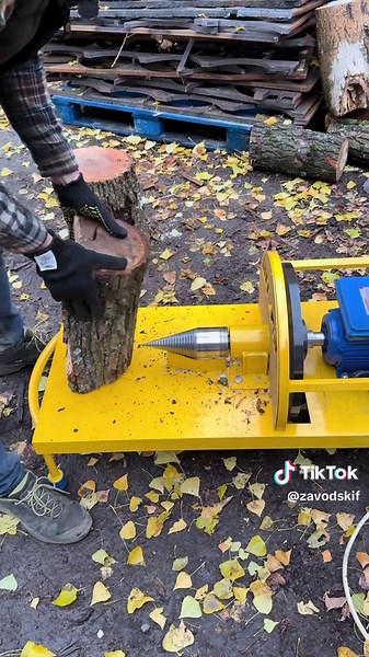 Splitting Logs Efficiently with a Hydraulic Log Splitter
