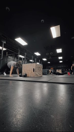 Burpee box jumps/ step overs #crossfit #crossfitopen #burpees #boxjumps #stepup