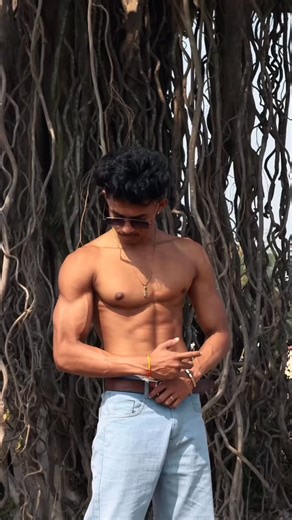 𝐃𝐄𝐕𝐑𝐀𝐉 𝐍𝐀𝐘𝐀𝐊 on Instagram: "This is what flex look like😮‍💨👔 . . . . #explorepage #pose #physique #reels #feed"