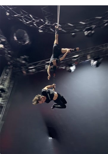 😍🙈 #aerialgimnastic#aerialstraps#aerialduo#cirqueartist#hairhang