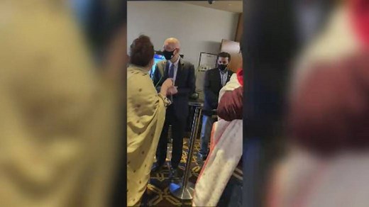 Travellers in quarantine in Canada report chaos in hotels