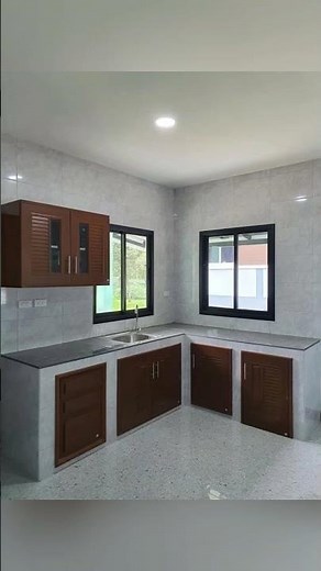Kitchens with tiles that will make them look cleaner and more spacious 💯🤩🌟.