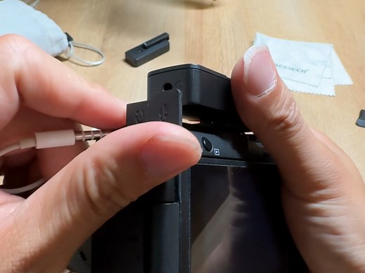 如何正确连接相机麦克风？