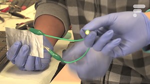 Aluminium-ion, la batterie parfaite enfin à portée de chargeur ? — Frandroid