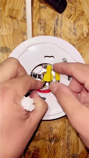 How to remove an smoke alarm don’t forget to turn of off the breaker first…