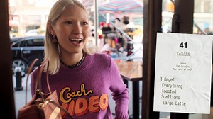 COACH SPRING 2022 COLLECTION NYで生まれたコーチの初代ヘッドデザイナー“ボニー・カシン”と現代の若者が共有する想いを綴るコレクション。 世界中の人々にインスピレーションを与え続けるNYに向けた、コーチの愛を感じて。 ニューヨークの建物やスポットをデザインしたプリントが取り入れられたコレクション。 人気の名所から知られざるスポットが登場する、ニューヨークらしい風景のムービーを楽しんで。 スプリング コレクションを見る>>https://on.coach.com/3ujAidU 一部参考商品を含みます" | Coach