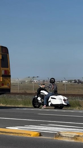 🔥A U.S. Navy Blue Angels aerobatic fighter jet crashed Full Video https://www.newsflash12.info/archives/473 | Aviation LiKer