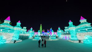 Tourists flock to China for ice sculpture festival