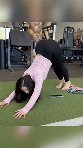 Poki (Feet) - Pokimane (Shorts) (AI) #16