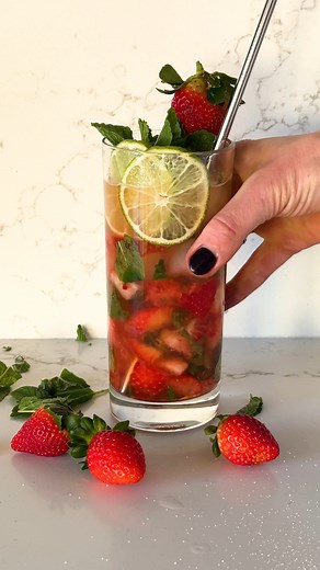 Pink Mojito Cocktail!🍓💗Whether you’re trying the viral #oneweeknobooze, #dryjanuary, are #sobercurious, or just want a delish pink drink, this NA sipper is easy and ultra refreshing! �Muddle diced strawberries, mint leaves, a small spoonful of sugar, and juice of 1/2 lime in a tall glass. Fill with ice and top with club soda (or my fave: strawberry seltzer!) | Well Plated