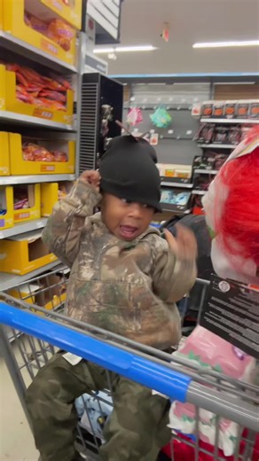 I got the walking vending machine #fyp #shoplifters2024 #nepwhew 💙 | vending machine