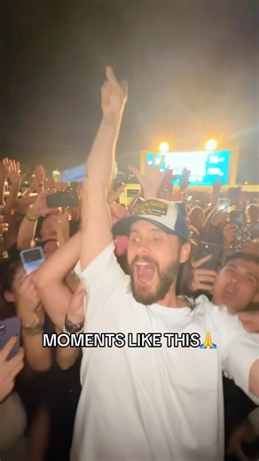 Throwback to this moment on tour🤘🖤