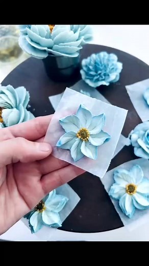 1.7K views · 19 reactions | Buttercream Flower Tutorial  #buttercream #cakeflowers | Ng cakes | Facebook