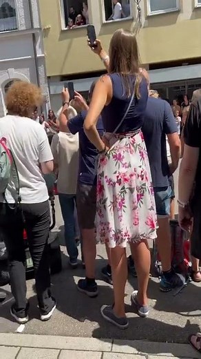 Advantages of being a very tall woman. #tall #tallestgirl