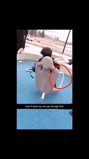 1.6M views · 10K reactions | Haunted TikToksGlitches in real life #glitches #glitch #glitchesinthematrix #glitch #matrixglitch #glitchinthematrix #mystery #mysterious #misterio #fallasenlarealidad #flaws #glitchescaughtoncamera #glitchesoflife #glitching #glitchingloop #loop #infinity #infiniteglitch #fallasenlarealidad #lamatrix #fallasenlamatrix #matrix #paralleldimension | Creepy stories | Facebook